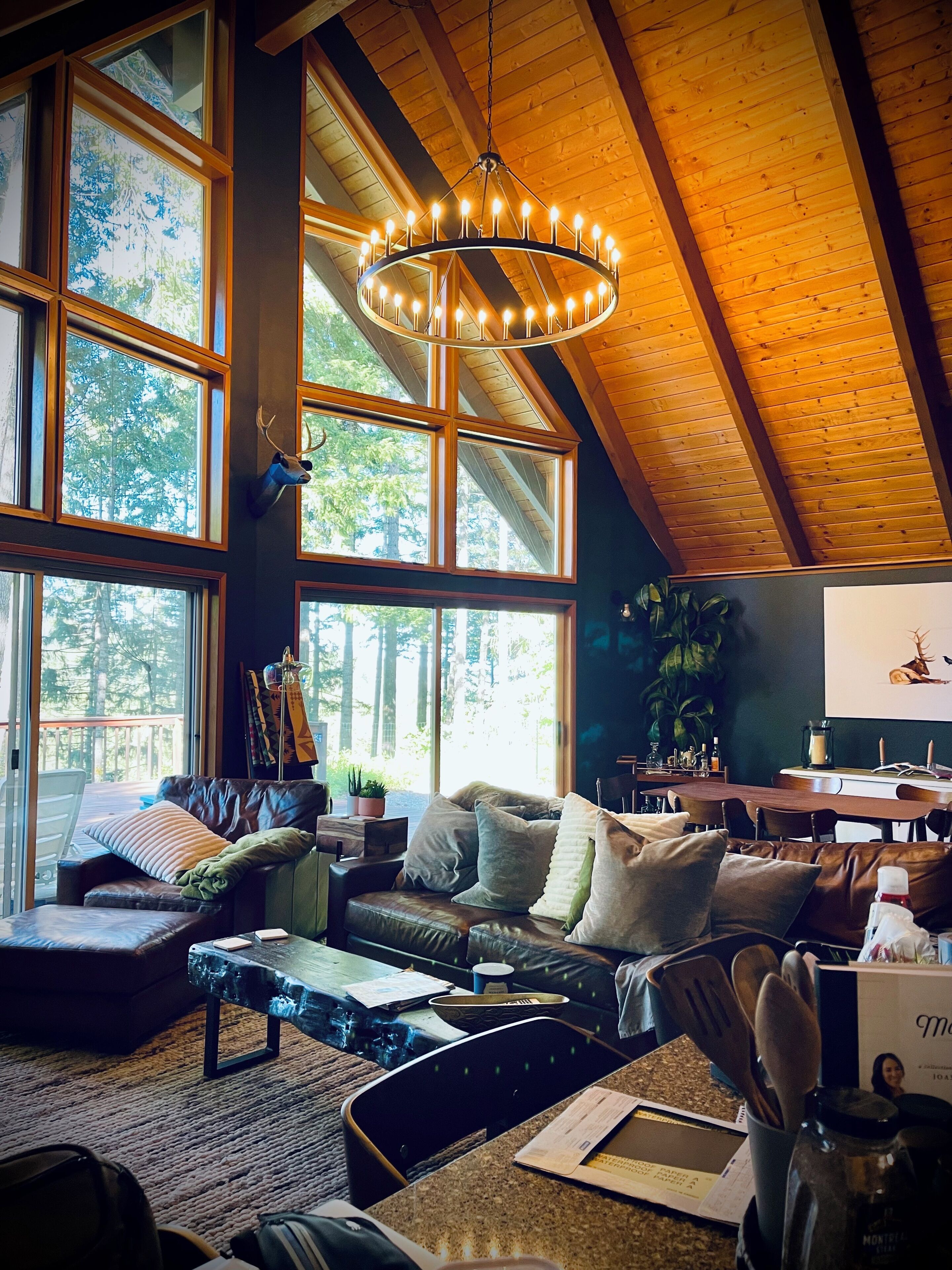 Fly Fisher’s & Golfer’s Haven: peaceful escape for 6 with river views! 