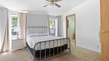 6 bedrooms, WiFi, bed sheets