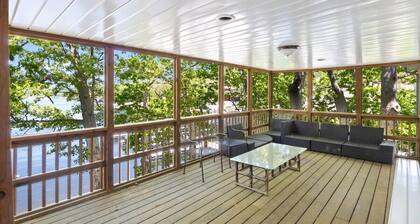 Sleeps 16 Stay & Play at Backwater Jacks! Private!