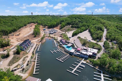 1179 New Lakeside Home sleeps 16! Backwater Jacks