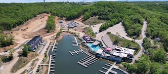 1179 New Lakeside Home sleeps 16! Backwater Jacks