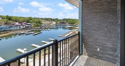 1177 New Lakefront 5 bd. Sleeps 16 Backwater Jacks
