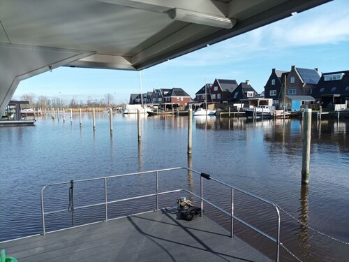 Beautiful Houseboat in Friesland