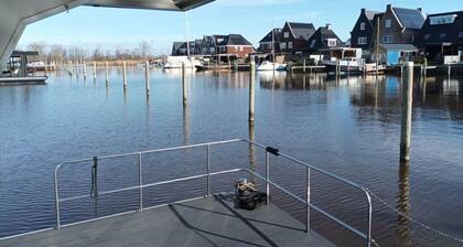 Beautiful Houseboat in Friesland