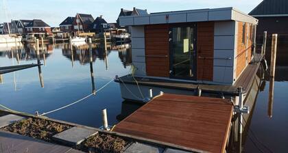Beautiful Houseboat in Friesland