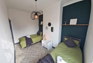 House | 4 bedrooms, free WiFi, bed sheets