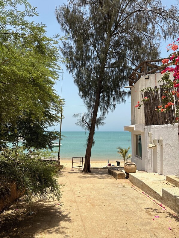 Property grounds - Villa à Louer en Résidence en Plein Centre de Saly (Saly)