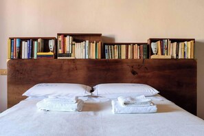 ห้องโรแมนติกดับเบิล, วิวเมือง | มินิบาร์ฟรีบางอย่าง, ห้องพักตกแต่งอย่างมีเอกลักษณ์, ตกแต่งพิเศษโดยเฉพาะ