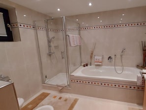 Bathroom - To the Vineyard in Grosskarlbach-pfalz (Grosskarlbach)