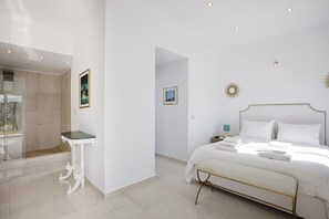 6 bedrooms, desk, iron/ironing board, travel cot - Modern Villa Overlooking the Aegean.
Next to the sea.  (Loutraki Chania)