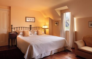 10 bedrooms, iron/ironing board, WiFi, bed sheets - Shelburne Lodge, Georgian House, Garden, Parking, 5 min Walk from Kenmare Town (Kenmare)
