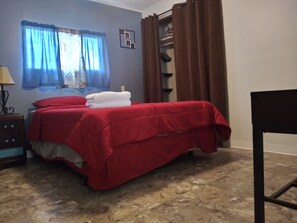 3 chambres, fer et planche à repasser, Wi-Fi, draps fournis
