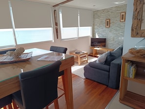 Deluxe Suite, Sea View | Living area | 81-cm flat-screen TV with cable channels, Netflix, books - CLEMARA EVASION (Schoelcher)