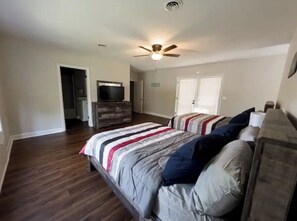 2 bedrooms, iron/ironing board, WiFi, bed sheets