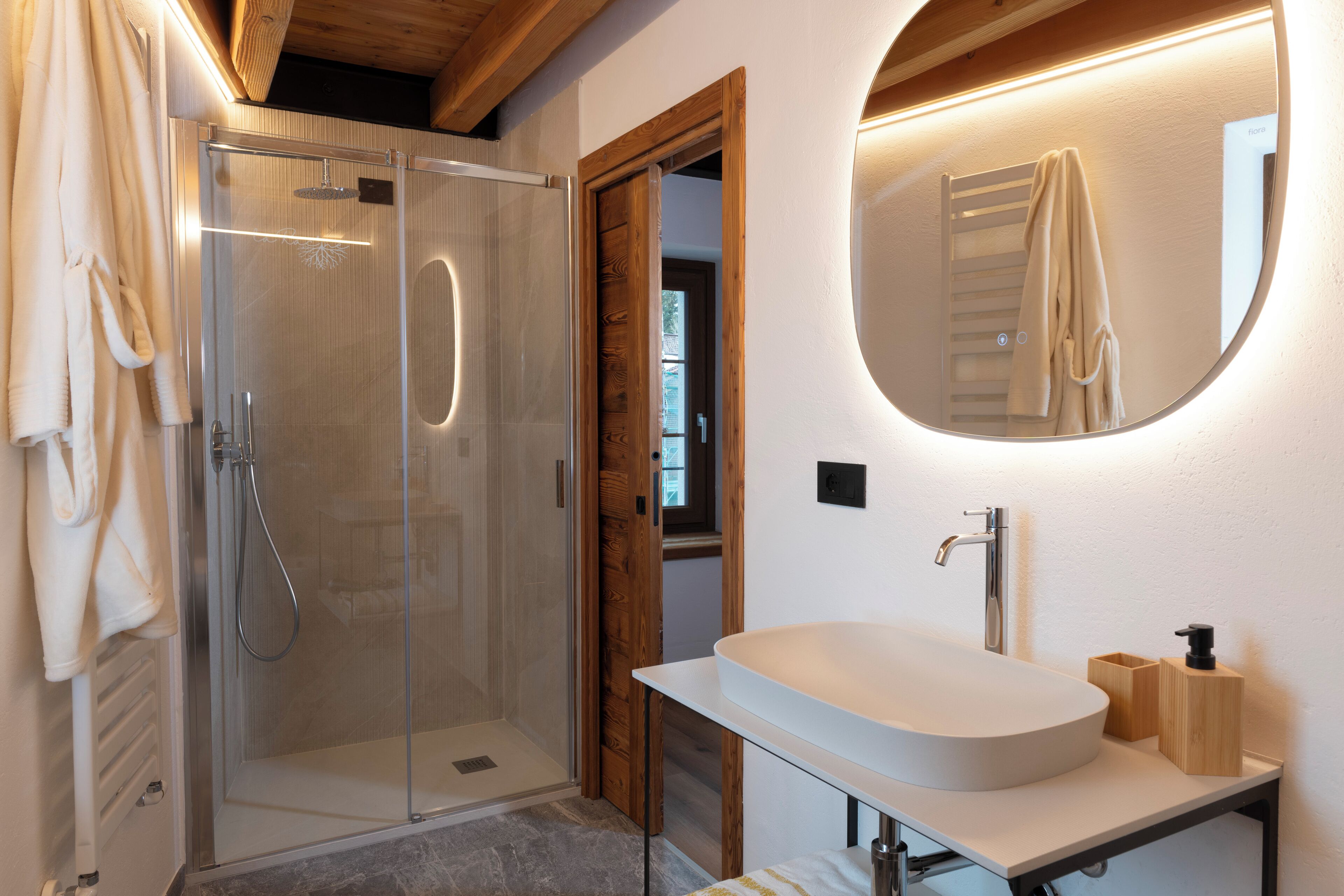 Luxury-Zimmer, Balkon, Bergblick | Badezimmer | Dusche, Regendusche, Haartrockner, Bidet