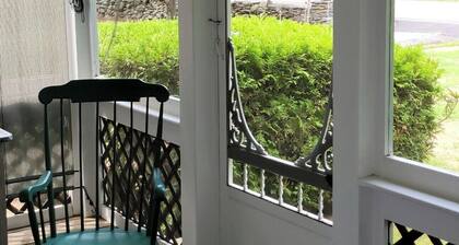 Charming cottage with short drive to the beach or the city!