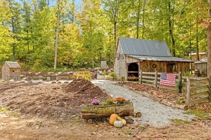 Property grounds - Base Camp | Bear Den Studio #3 (White Cloud)