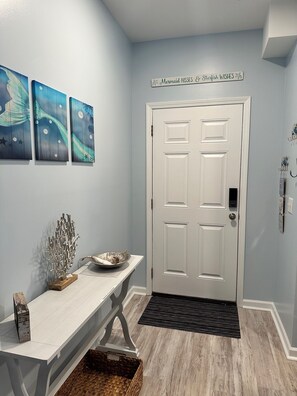 Interior - POOL AND PICKLEBALL! Perfectly located 1st floor condo, close to everything (Southport)