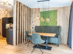 Apartment | Dining - Modern Holiday Apartment With Balcony in Fugen (Fuegen)