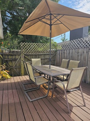 تناول الطعام بالخارج