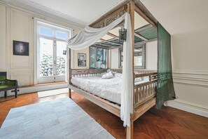 4 bedrooms, in-room safe, iron/ironing board, travel crib