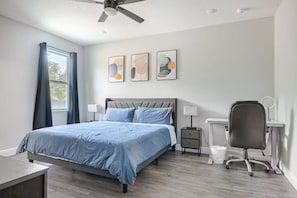 4 多间卧室、办公桌、熨斗/熨衣板、旅行婴儿床