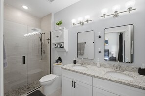 Shower, hair dryer, towels, soap - Unforgettable Stay - Ocala (Ocala)