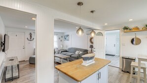 Interior - Beachfront Salisbury Retreat w/ Grill (Salisbury)
