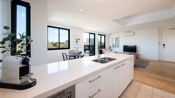 Fridge, stovetop, coffee/tea maker, toaster