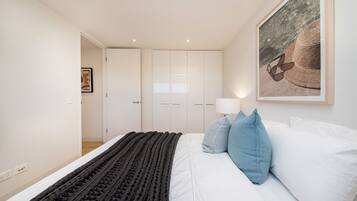 1 bedroom, iron/ironing board, travel cot, free WiFi