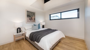 1 bedroom, iron/ironing board, travel cot, free WiFi - Mr Gipps by Property Mums (Abbotsford)