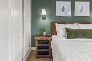 2 camere, una scrivania, ferro/asse da stiro, culla da viaggio