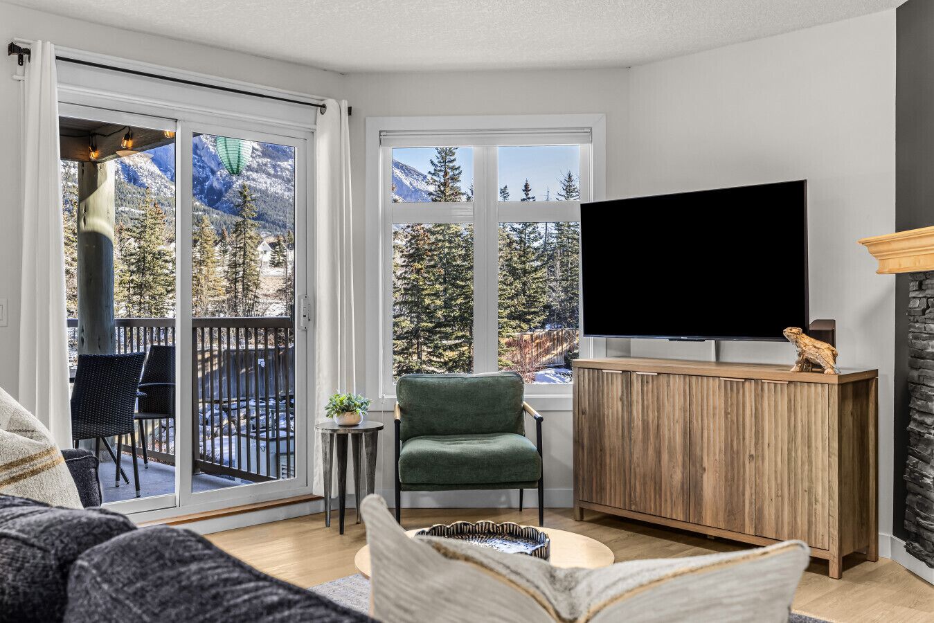 Smart TV, fireplace, offices