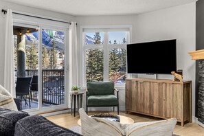 Smart TV, fireplace, offices - Striking Mountain View Corner Unit (Canmore)
