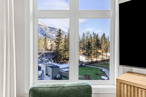 Interior - Striking Mountain View Corner Unit (Canmore)