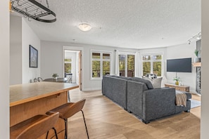 Smart-tv, pejs, kontorer