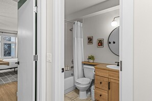 Secador de pelo y toallas