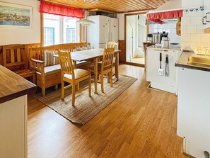 House | Dining - 8 Person Holiday Home in Astol (Roennaeng)