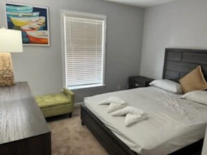 3 bedrooms, desk, free WiFi, bed sheets - SUMMER FUN IN A 3BED/2BATH SINGLE FAMILY HOME! (Belmar)