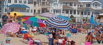 SUMMER FUN IN A 3BED/2BATH SINGLE FAMILY HOME!