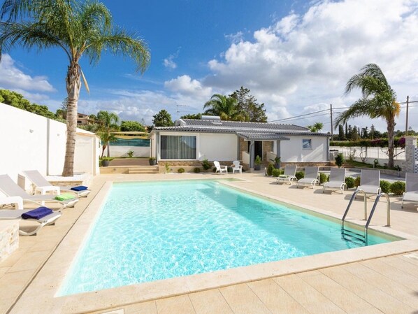 Ferienhaus | Pool | Innenpool, Außenpool