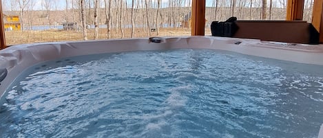 Indoor spa tub