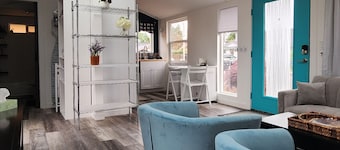 Catch the end of Summer now! Quiet & comfy, 1GB web, close to everything.