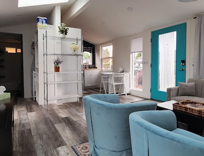 Catch the end of Summer now! Quiet & comfy, 1GB web, close to everything.