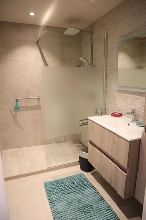 Apartment | Bathroom - Apartment in Nieuwpoort Near the Beach (Nieuwpoort)