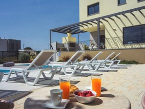 Pool - Apartment in Croatia Near the Adriatic Coast (Medulin)