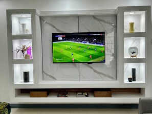 Interior - Enzo’s Suite Escape - 5 Mins from Bob Marley Museum (Kingston)