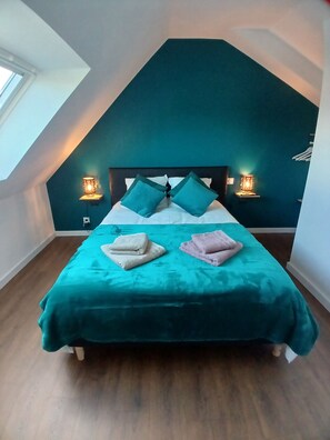 3 chambres, fer et planche à repasser, Wi-Fi, draps fournis