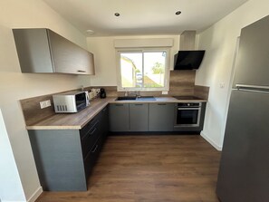 Micro-ondes, four, plaque de cuisson, lave-vaisselle