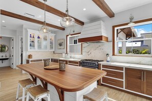 Kühlschrank, Geschirrspüler, Gewürze, Eiswürfelbereiter